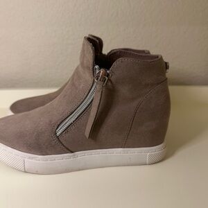 Steve Madden Kids Taupe Suede Boots
